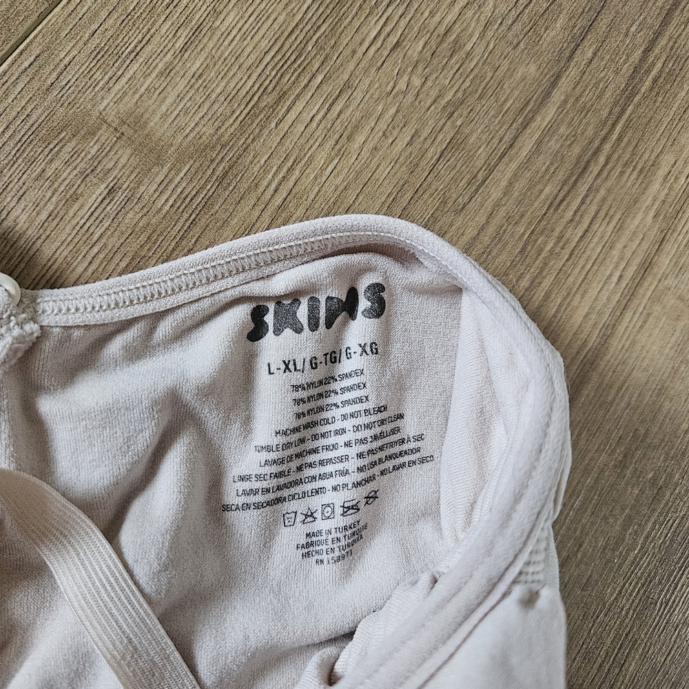 Skims Women's Cream Ruched Bralette - Picture 2 of 3